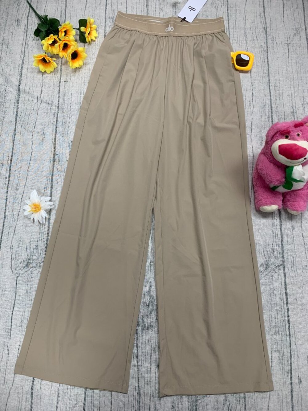 New ALO Yoga Women's Gravel Suit Up Pants👜Relaxed Fit 30" Inseam - Picture 2 of 10
